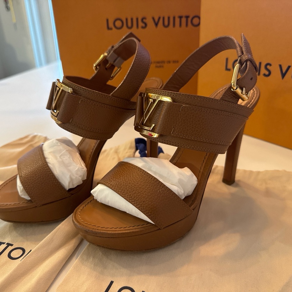 Louis Vuitton Horizon Leather Platform
Sandal Heels Brown Cognac Size 37 - Picture 13 of 13